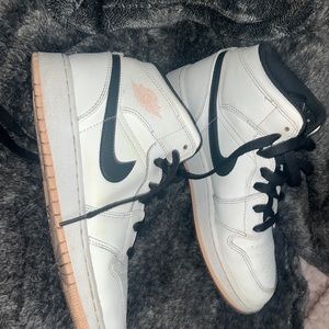 Jordan airs 5.5 youth, lightly worn